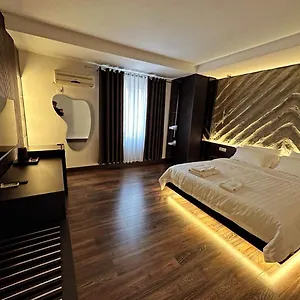 Tirana Central Rooms Albanië