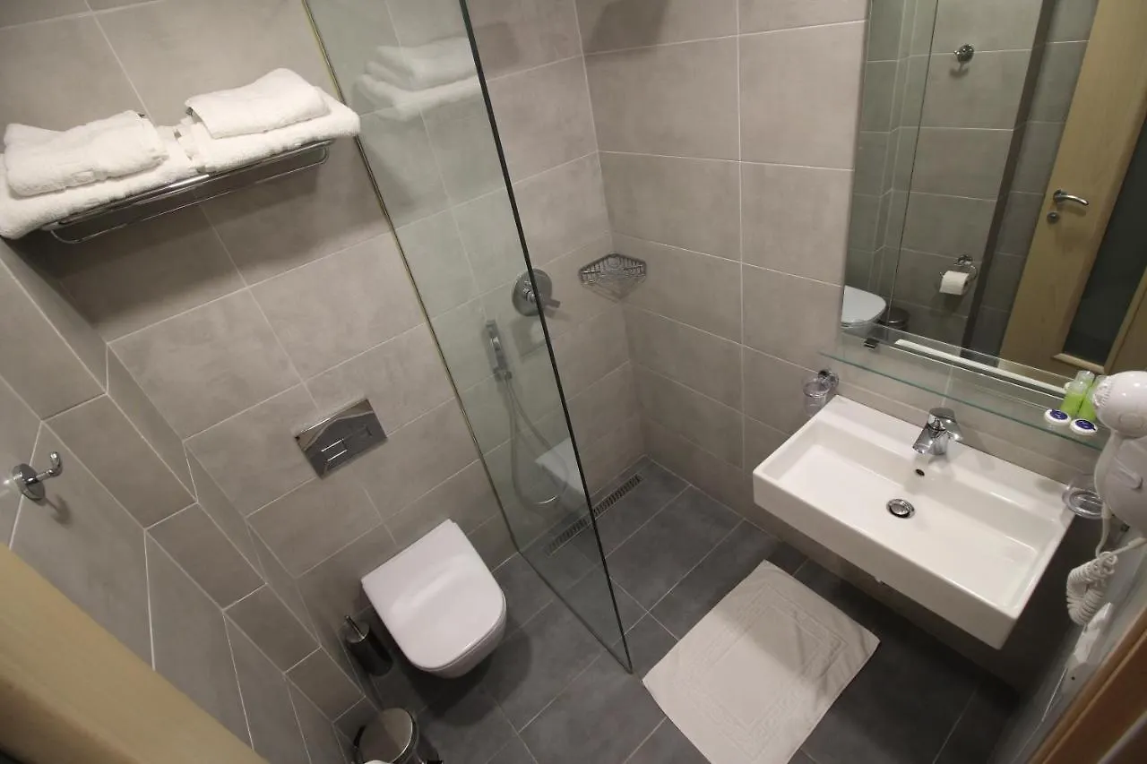 ***  Hotel Ari 2 Sarande Albania