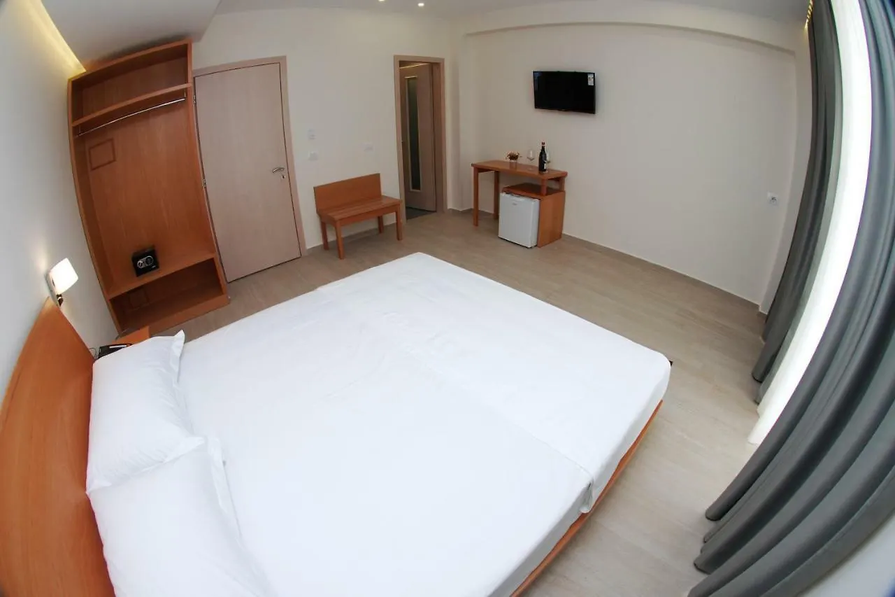 ***  Hotel Ari 2 Sarande Albania